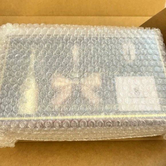 Victoria's Secret
Collector's Edition 3-Piece Holiday Glass Ornaments Gift Set - Picture 3 of 8